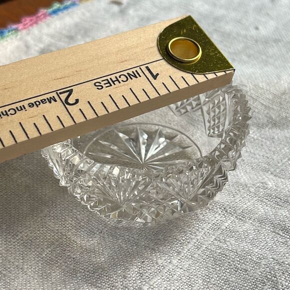 Ornate cut glass open salt dish. - Picture 7 of 7